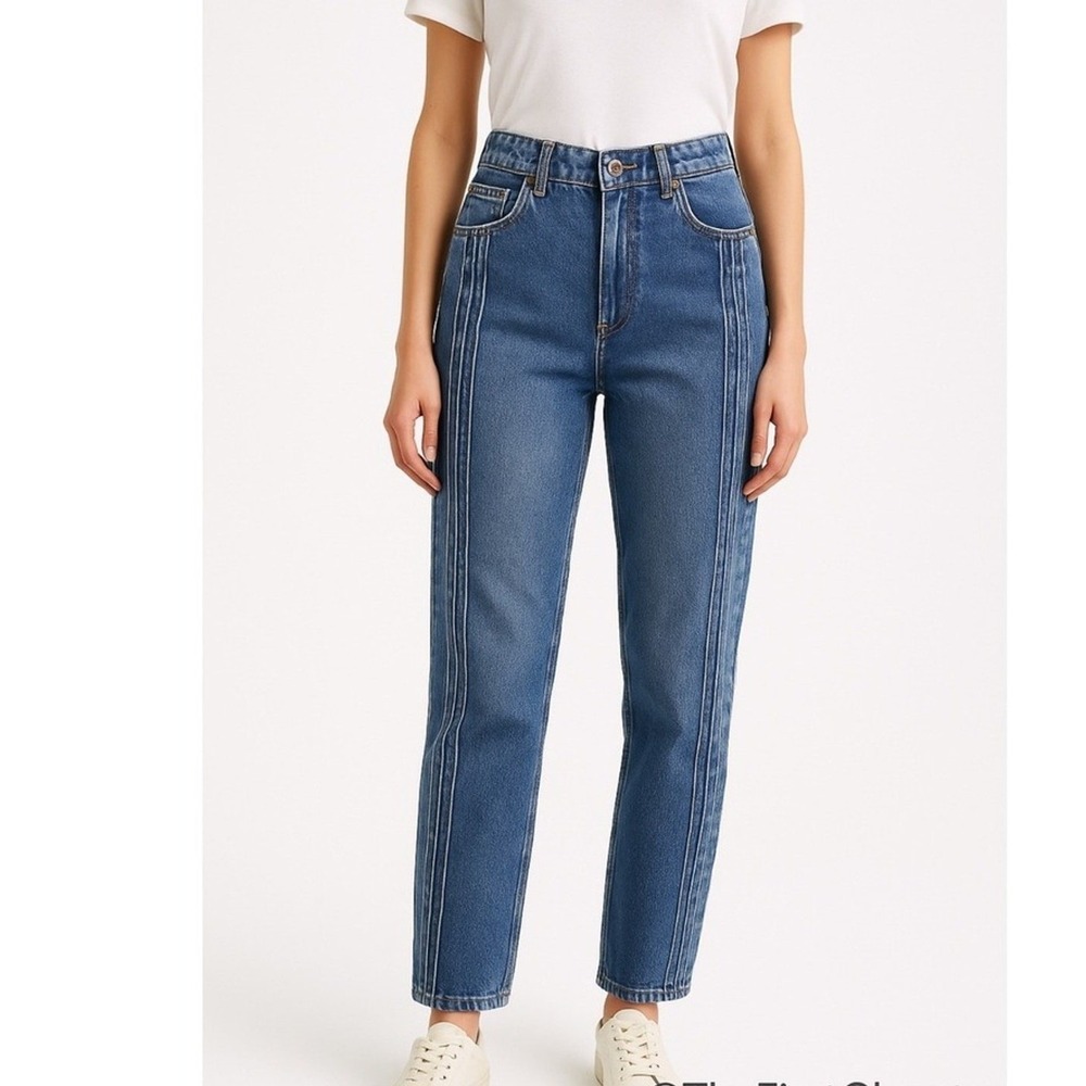 BDG Jeans Womens 30X31 Urban Outfitters Mom Jeans Medium Wash Distressed Denim